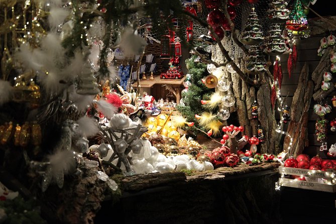 Berlin Christmas Markets Walking Tour - Brandenburg Gate begins the evening
