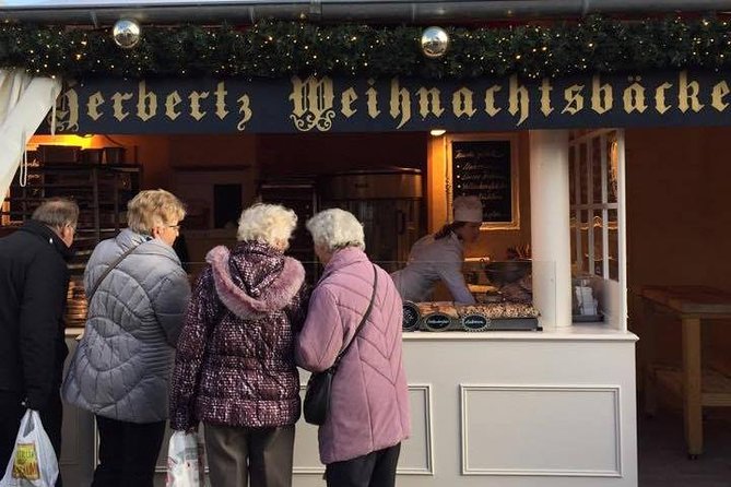 Berlin Christmas Markets with Culinary Tour - The Späti stop explains everyday Berlin