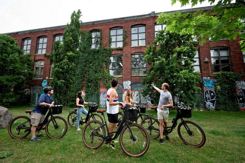 Bike/E-bike tour Plateau,MileEnd, Jean-Talon Market by Fitz - Riding through the Plateau’s green lanes