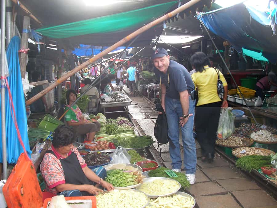 BKK :Meet monkey, mangrove forest, seafood& market -private - Seafood lunch beside the water