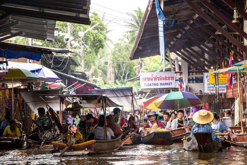 Boat Tour of Damnoen Saduak Floating Market - Shopping stops and the tourist side of the market
