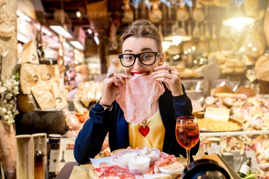 Bologna: Small Group Food market Walking Tour with Tasting - Key points at a glance