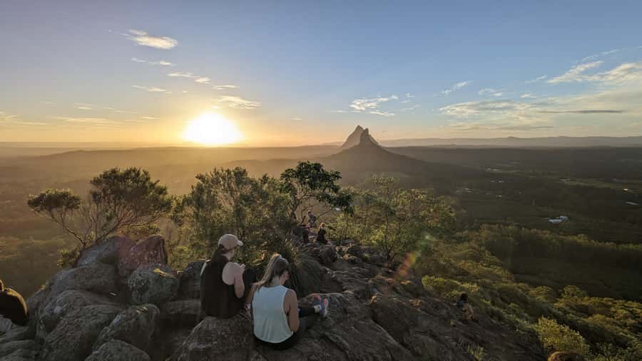 Brisbane: Eumundi Markets, Noosa Gems & Afternoon Cruise - Rolling through the Noosa hinterland