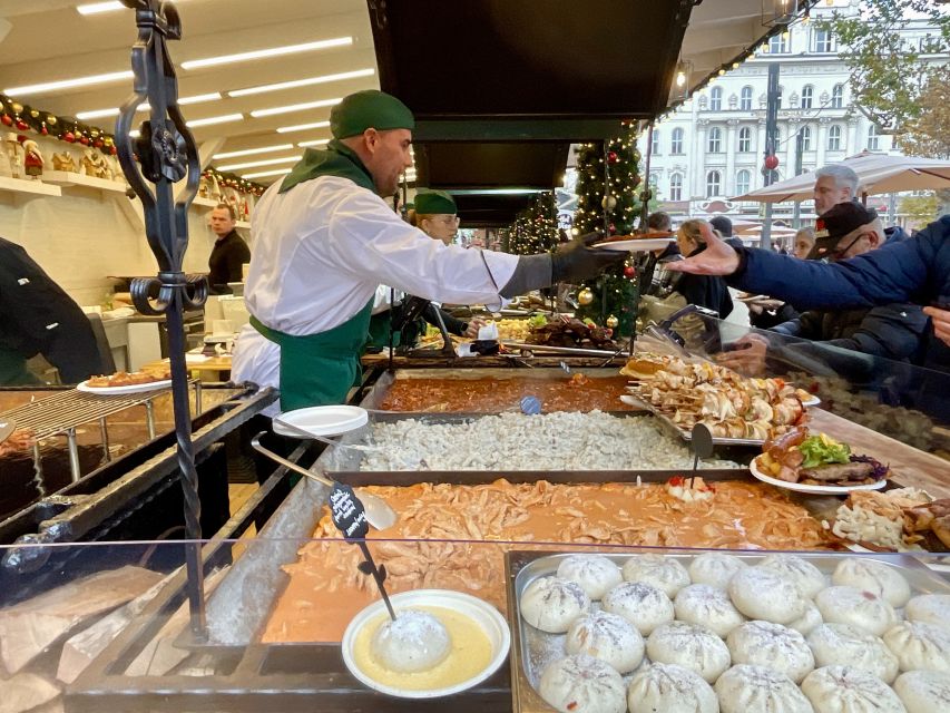 Budapest: Christmas Market Guided Walking Tour with Tastings - Chimney cake: the first sweet taste