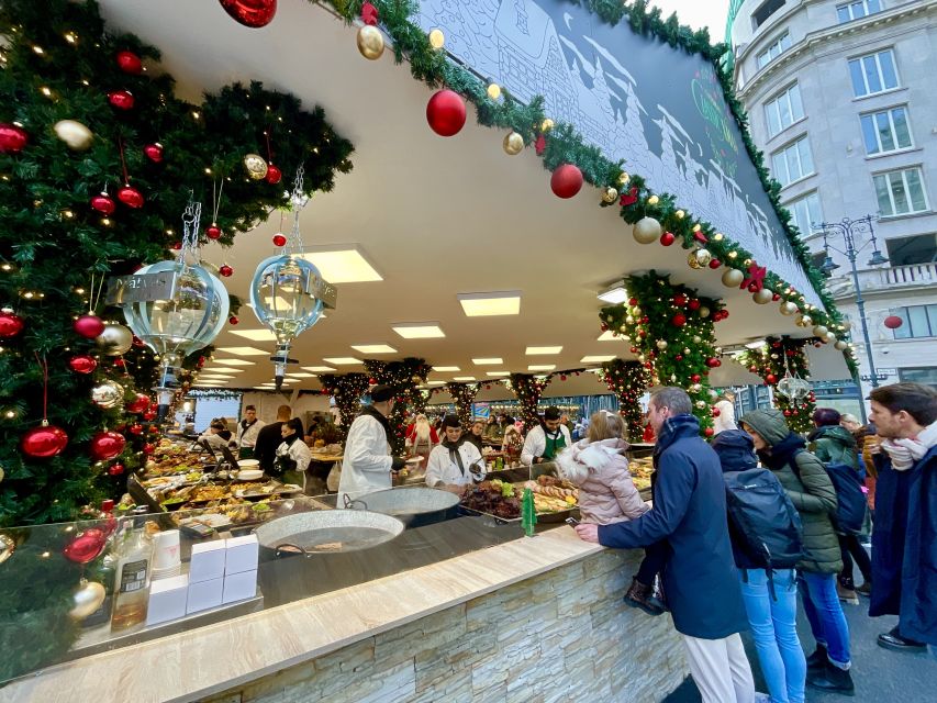 Budapest: Christmas Market Guided Walking Tour with Tastings - What the guides add to the walk