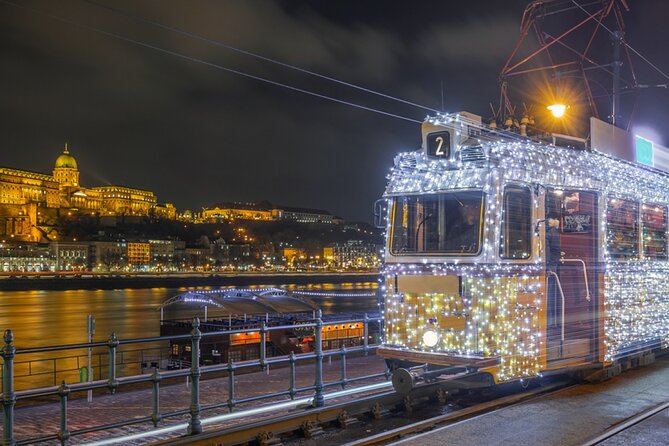 Budapest Christmas Market Tour with Basilica visit & Chimney cake - Why this evening tour works well
