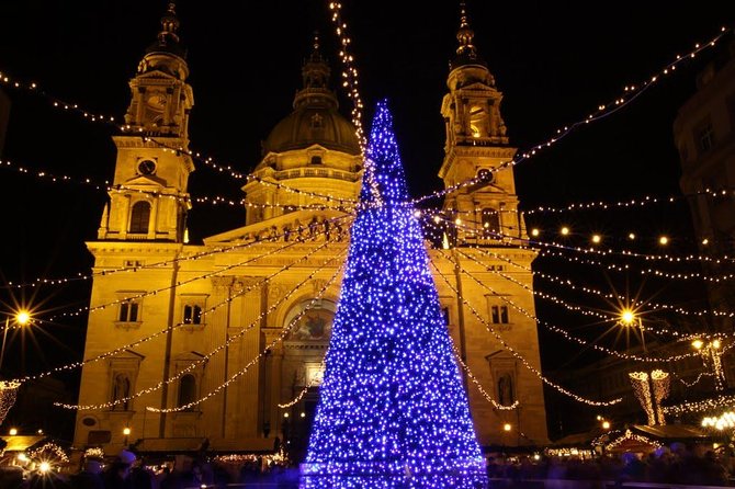 Budapest Christmas Market Tour with Basilica visit & Chimney cake - St. Stephen’s Basilica and the night projection
