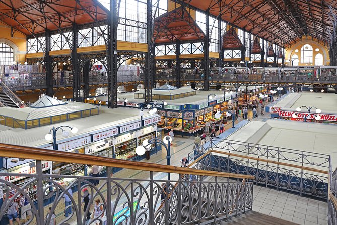 Budapest's Central Market Hall And Hosok Tere With A Local Host - Starting at Deák Ferenc tér