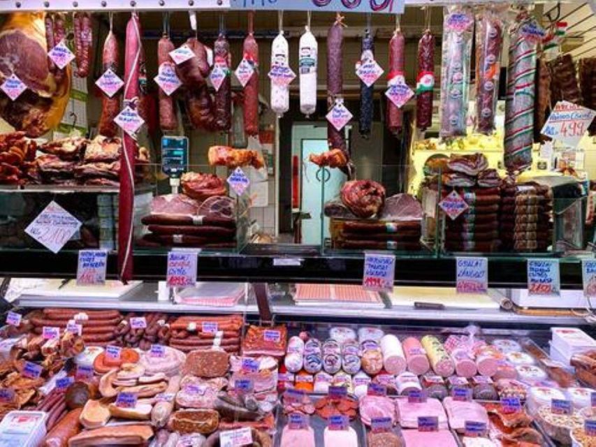 Budapest Streetfood Heaven: Tasting and Markets with a local - Gulyás in a local tavern