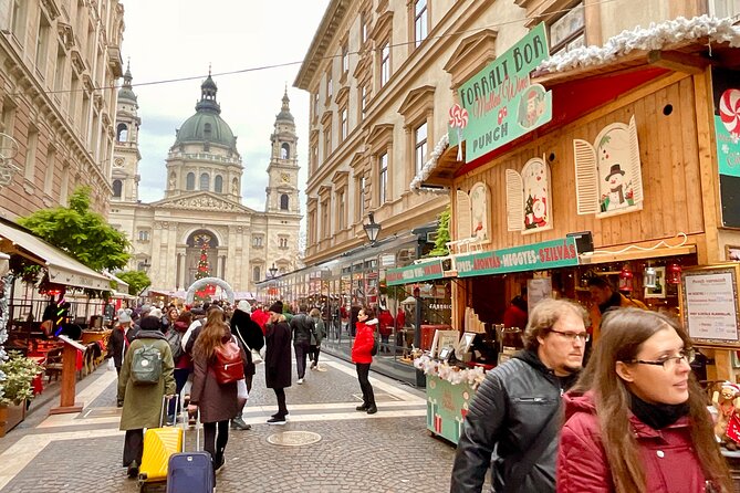 Budapest Wonderland - A Christmas Market Tour with Chimney Cake & Mulled Wine - What the guides add to the experience