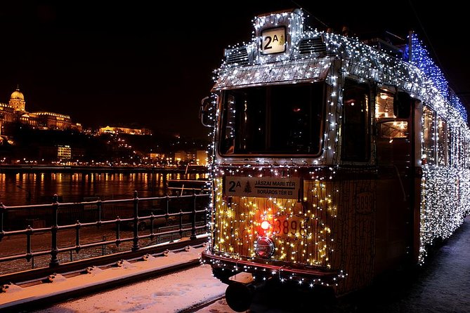 Budapest Wonderland - A Christmas Market Tour with Chimney Cake & Mulled Wine - Gresham Palace and the city between markets