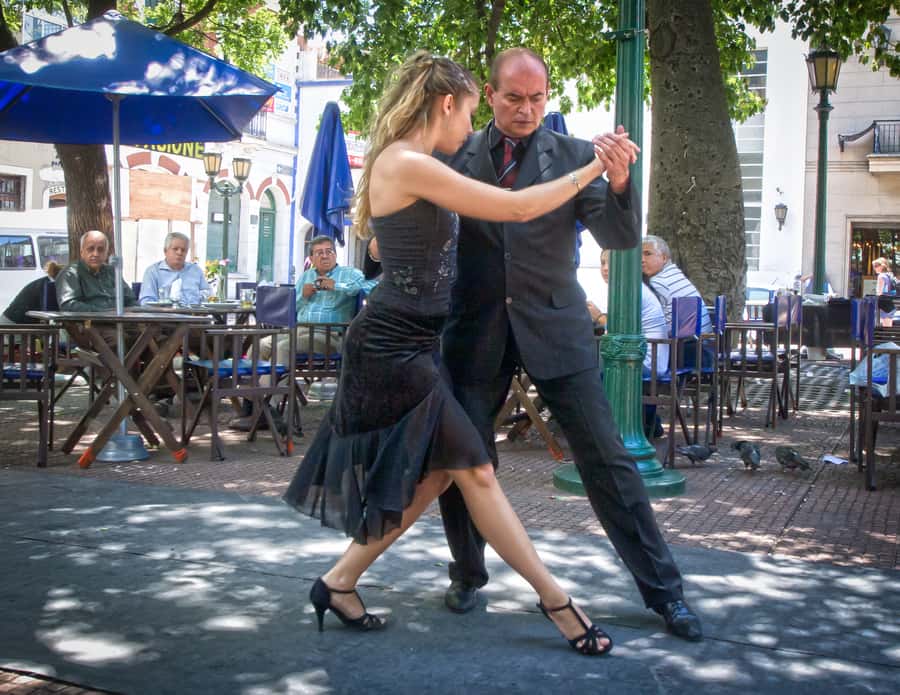Buenos Aires: San Telmo and Market Guided Walking Tour - Guide quality and group size