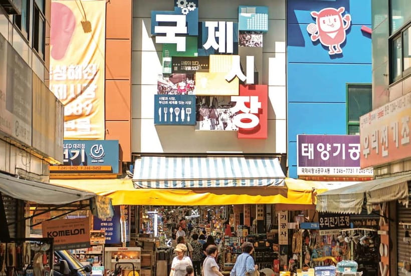 Busan: Night Tour with Jagalchi Market and Skywalk - What the guides add to the evening