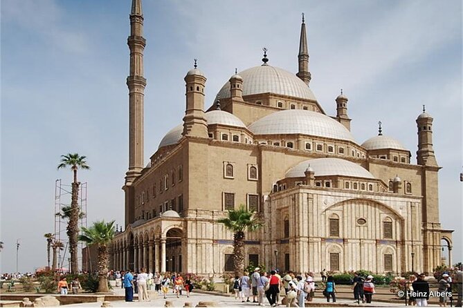 Cairo Day Tour visit Egyptian Museum, Citadel and Khan Khalil Bazaar - Khan el-Khalili: one hour in Cairo’s famous market