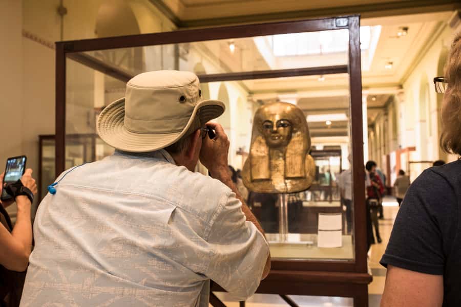 Cairo: Egyptian Museum, Pyramids & Bazaar Tour - What this Cairo tour covers in eight hours