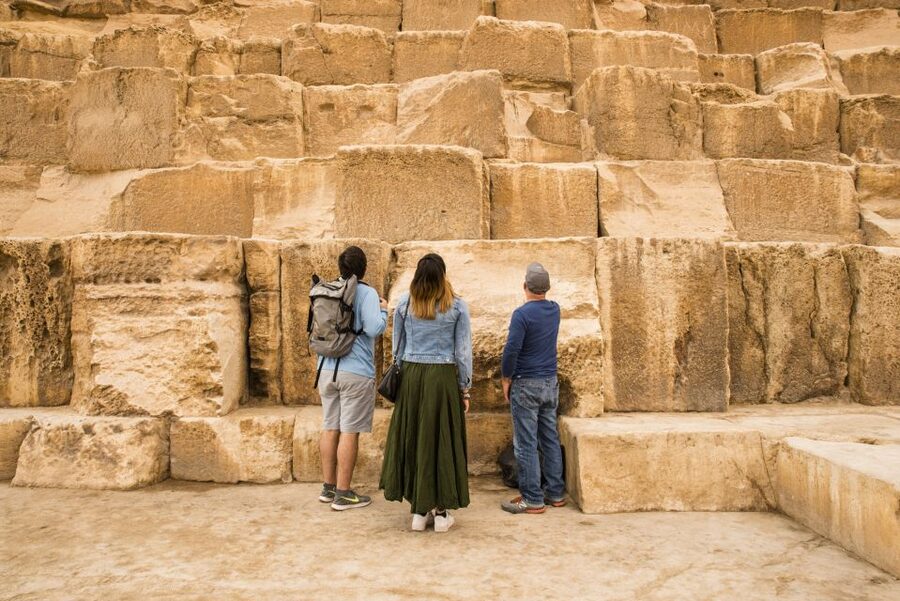Cairo: Egyptian Museum, Pyramids & Bazaar Tour - Guide quality is the heart of the experience