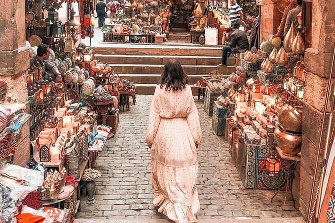 Cairo: Female-Guided Pyramids, Bazaar, and Museum Tour - Two hours among the Pyramids of Giza