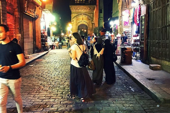 Cairo: Female-Guided Pyramids, Bazaar, and Museum Tour - Who should book this experience?