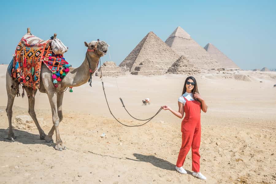 Cairo: Female-Guided Pyramids, Sphinx & Museum City Tour - The Giza Pyramids: your first major stop