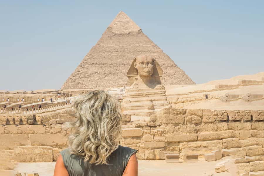 Cairo: Female-Guided Pyramids, Sphinx & Museum City Tour - Traditional Egyptian lunch in Giza