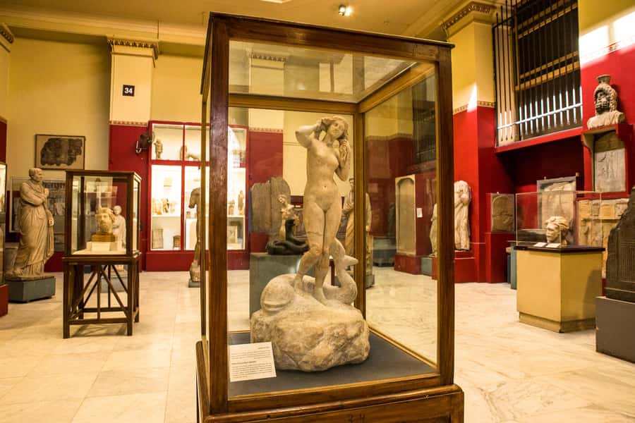 Cairo: Female-Guided Pyramids, Sphinx & Museum City Tour - Two hours inside the Egyptian Museum