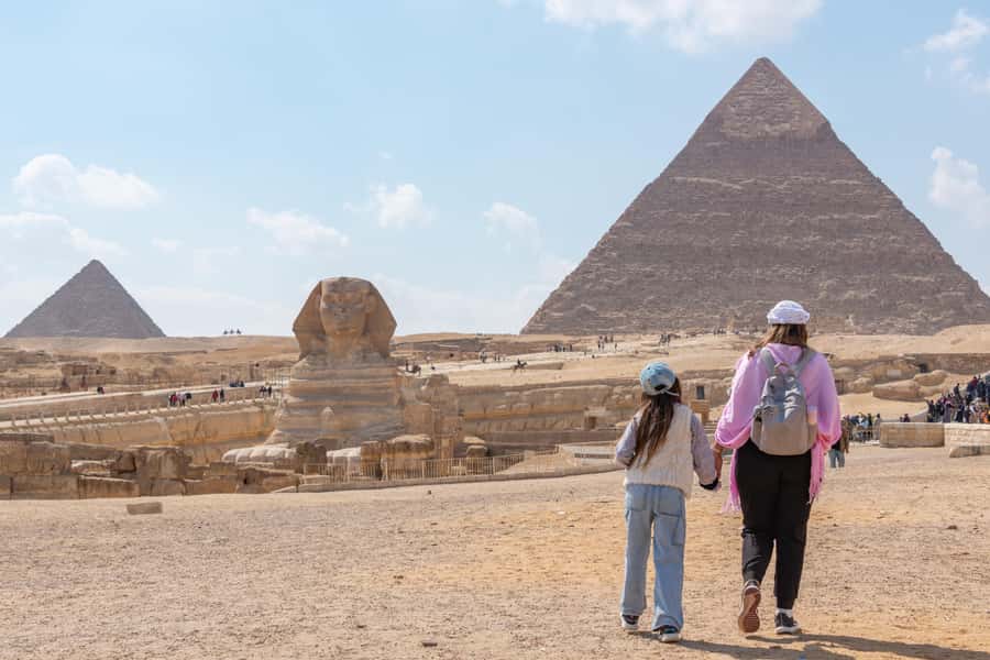 Cairo: Female-Guided Pyramids, Sphinx & Museum City Tour - Khan el-Khalili: souvenirs, atmosphere, and sales pressure