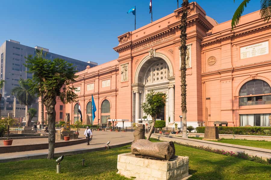Cairo: Female-Guided Pyramids, Sphinx & Museum City Tour - Group size, pace, and the risk of a long day