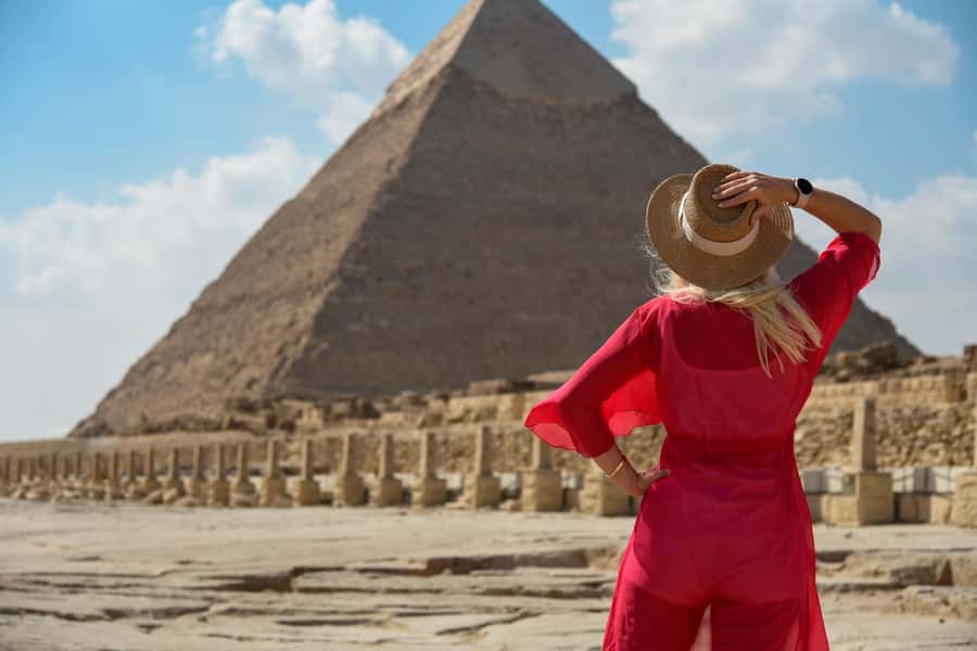 Cairo: Giza Pyramids, Museum & Bazaar Tour with Lunch - Who should book this experience?