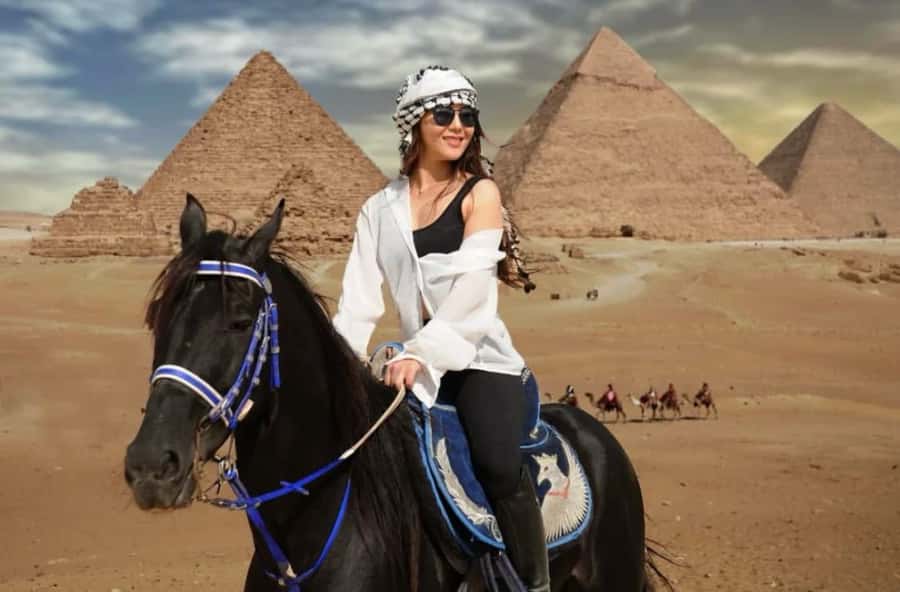 Cairo: Pyramids, Bazaar & Museum with Female Guide - Lunch with Egyptian flavors