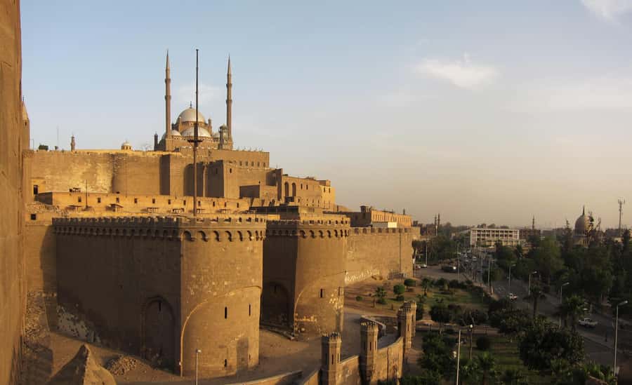 Cairo Tour To Egyptian Museum, Citadel & Khan Khalili Bazaar - Meeting your guide and getting across Cairo