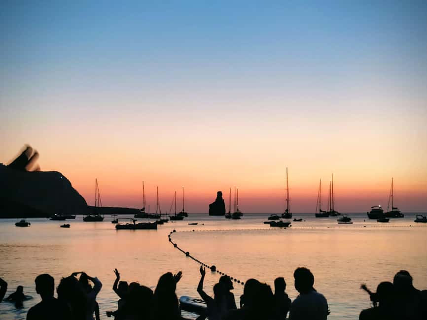Can Marca caves, Las Dalias Hippie Market and Benirras Tour - Inside Can Marca, an ancient cave with a modern show