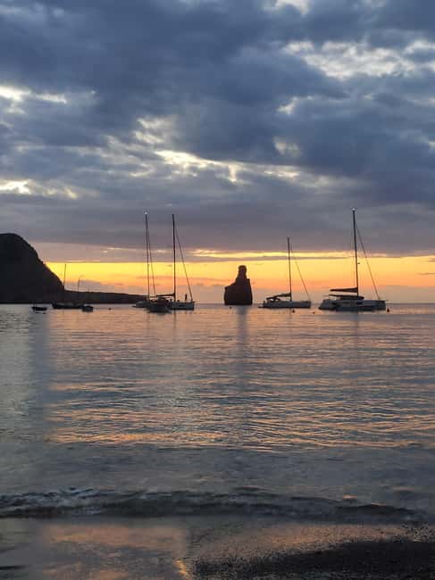 Can Marca caves, Las Dalias Hippie Market and Benirras Tour - Benirras Beach and the drummers at sunset