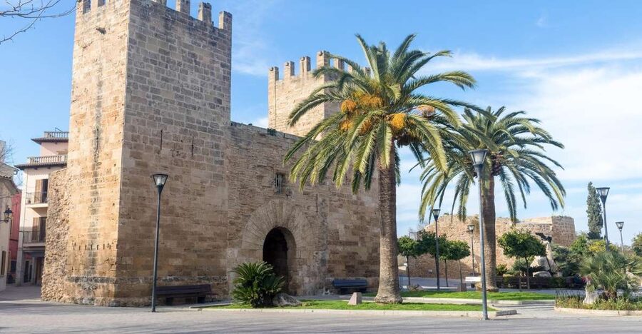 Cap de Formentor: Market, Beach, and Alcudia Tour - Alcudia’s old town and medieval walls