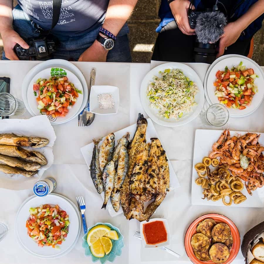Casablanca: Central Market Food Tour with Tastings and Lunch - What the Guide Adds to the Food