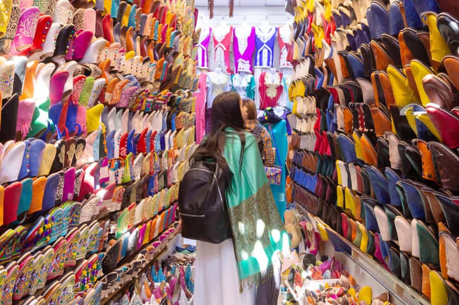 Casablanca: Traditional Souks Shopping Private Tour - Pickup in an air-conditioned car or van