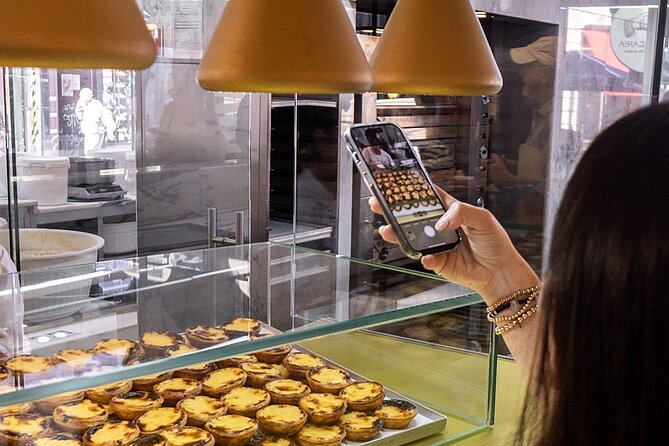 Chef Led Porto Market Tour and Portuguese Tapas Class with Wine - Eating lunch with Douro Valley wine