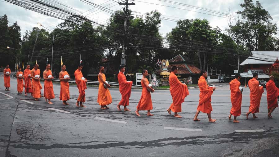 Chiang Mai: Buddhist Almsgiving and Market Tour with Meal - Key Points Before You Book