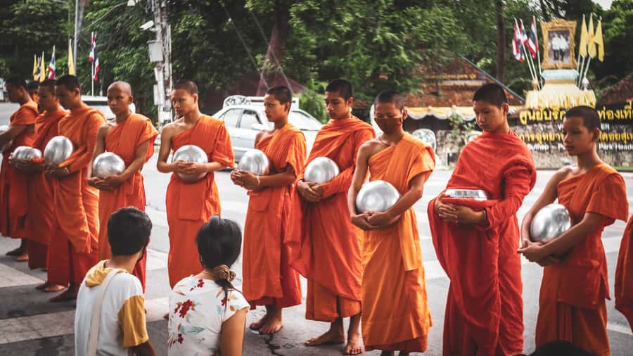 Chiang Mai: Buddhist Almsgiving and Market Tour with Meal - Why This Morning Works So Well in Chiang Mai