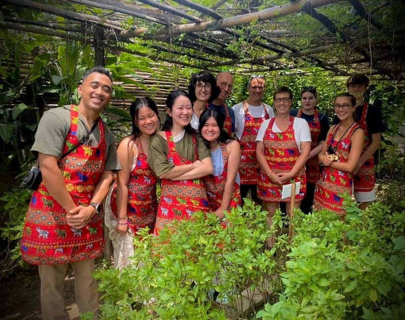 Chiang Mai: Cooking Class, Market & Thai Herbs Garden Tour - An organic garden changes the lesson