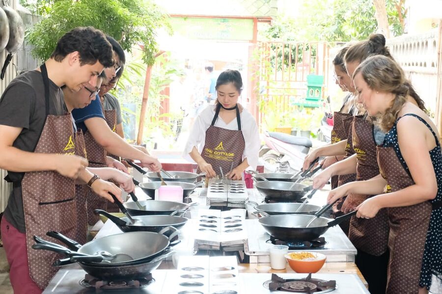 Chiang Mai: Cooking Class, Market & Thai Herbs Garden Tour - The mortar and pestle are the star