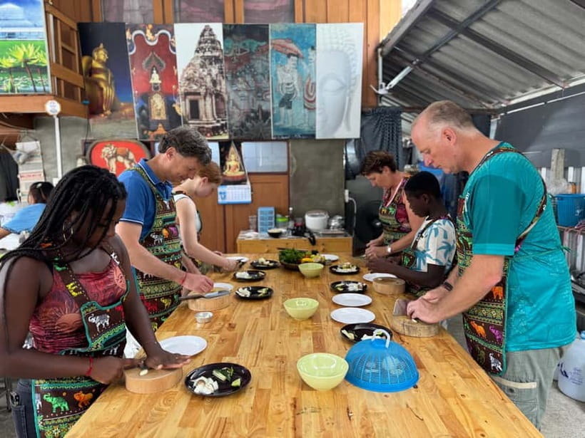 Chiang Mai: Cooking Class with Market and Pickup - What the cooking session feels like