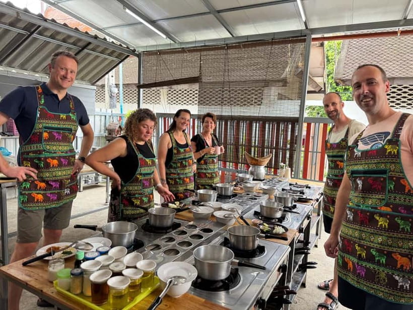 Chiang Mai: Cooking Class with Market and Pickup - Expect a very filling meal