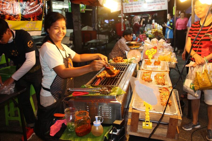 Chiang Mai: Evening Local Street Food Market Tour - Why this Chiang Mai food tour works so well