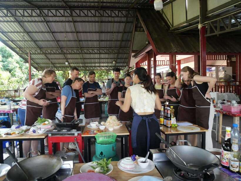 Chiang Mai: Half Day Cooking Class at Organic Farm - Price, group size, and practical limits