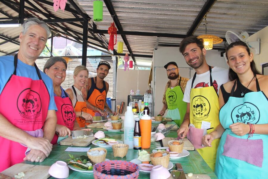 Chiang Mai: Half Day Evening Cooking Class with Market Tour - Timing, group size, and practical comfort