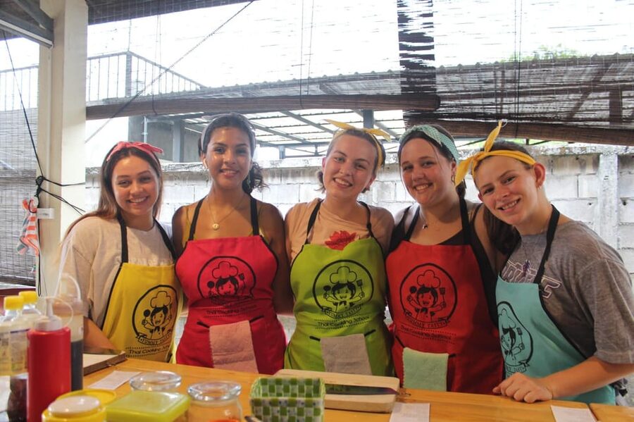Chiang Mai: Half Day Evening Cooking Class with Market Tour - Eating what you made