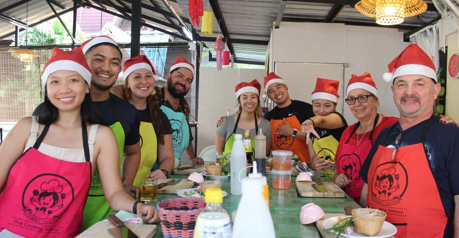 Chiang Mai: Half Day Morning Cooking Class with Market Tour - Traditional curry paste is the hands-on highlight