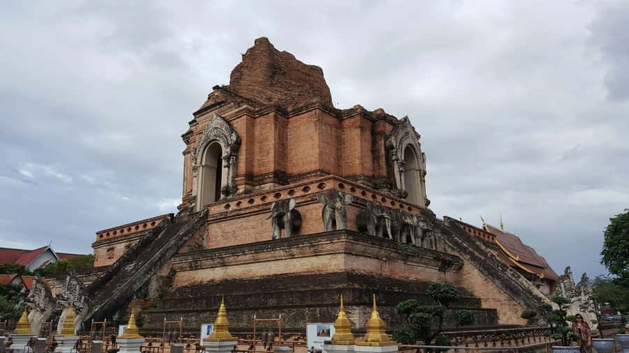 Chiang Mai Light: Tuk Tuk Night Tour with Temples & Markets - Why an evening tuk-tuk makes sense in Chiang Mai