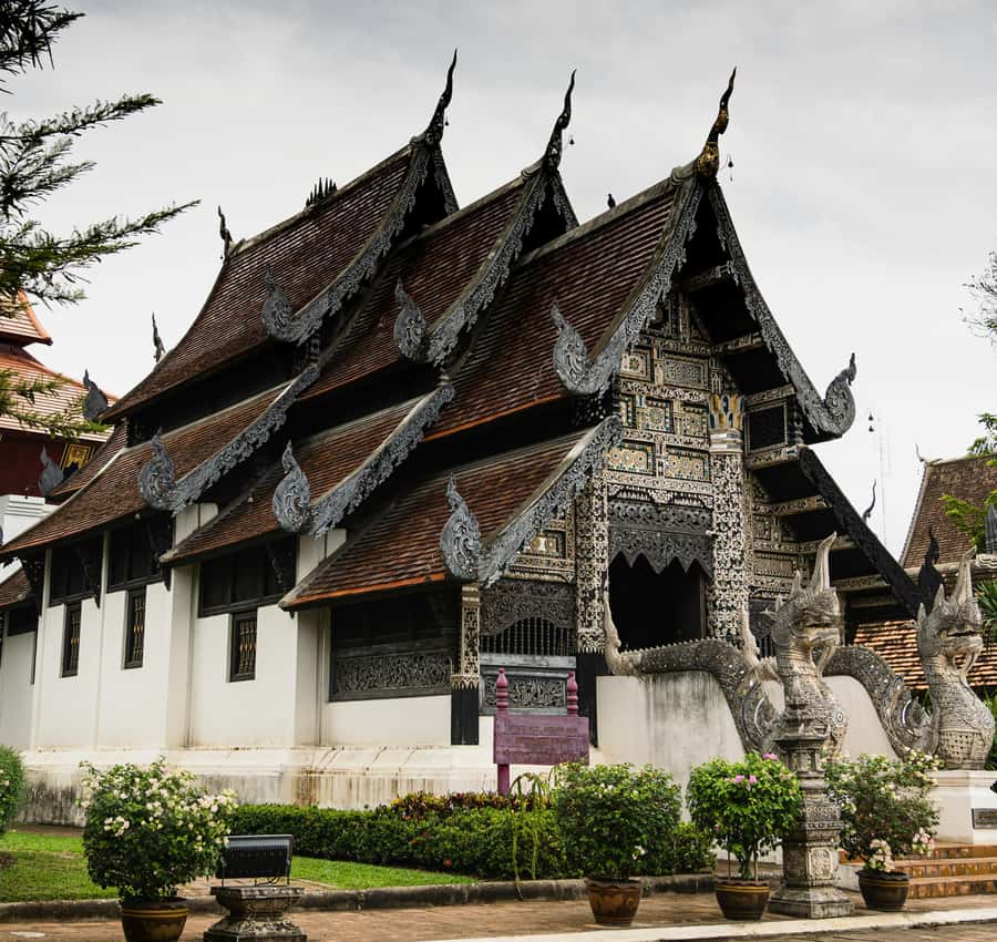 Chiang Mai Light: Tuk Tuk Night Tour with Temples & Markets - Wat Phra Singh and the old city’s sacred center