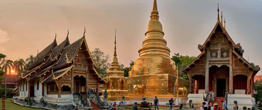 Chiang Mai Light: Tuk Tuk Night Tour with Temples & Markets - Wat Lok Moli, a quieter change of mood